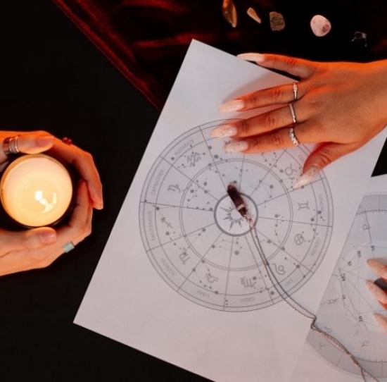 HOROSCOPE AMOUREUX COMPARATIF : CE QUE LES ÉTOILES TE DISENT